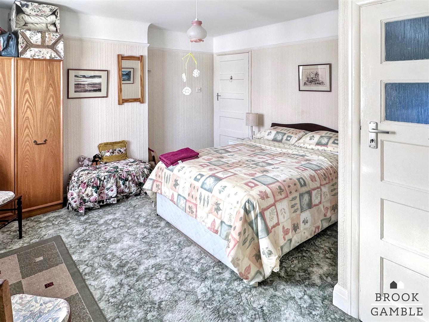 3 Bedroom House - Semi-Detached. Ocklynge Road in Eastbourne,  15